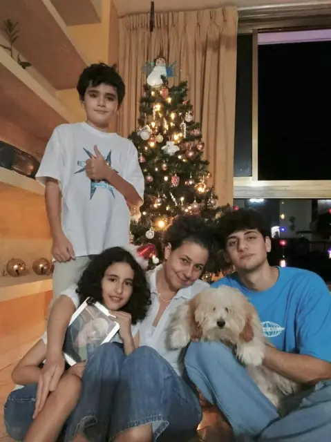 Los niños César Simosa y Amelie Simosa