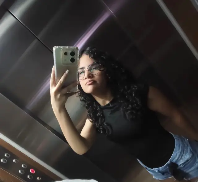 Manuela Uzcanga