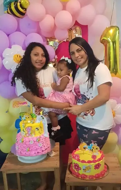 Enyerlin y Alison colmenarez