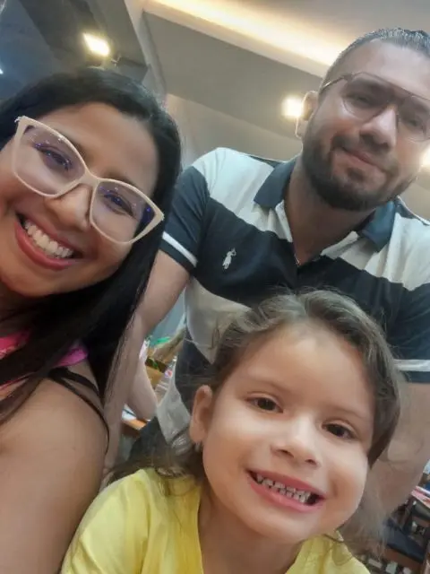 Luis Fernando Oliveros, Yeluismar López y Fernanda Oliveros