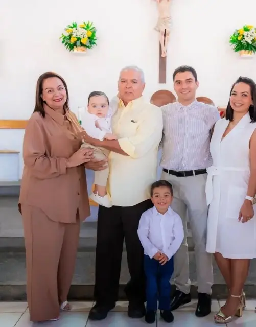 Aleiram Jimenez, David Sanzonetti, Mariela Jimenez, Marco Jimenez (padre) y bebés