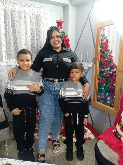 Orina, Dylan y su hermano