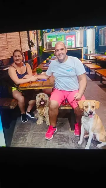 Norkis y Beto y perritos