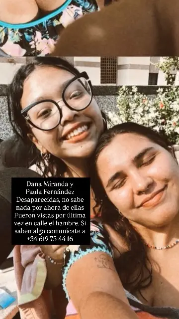Dana mirando y paula Fernandez
