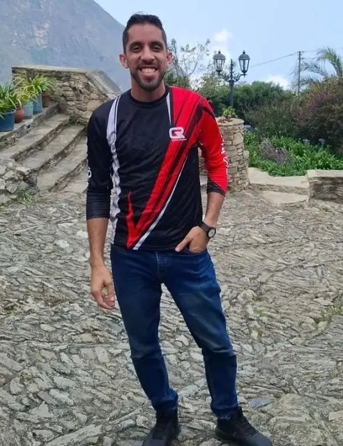 Carlos Álvarez