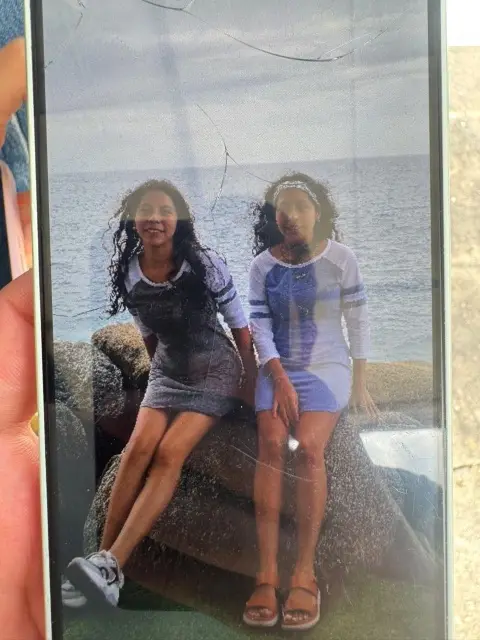 Stephanie y Patricia Infante Bolivar