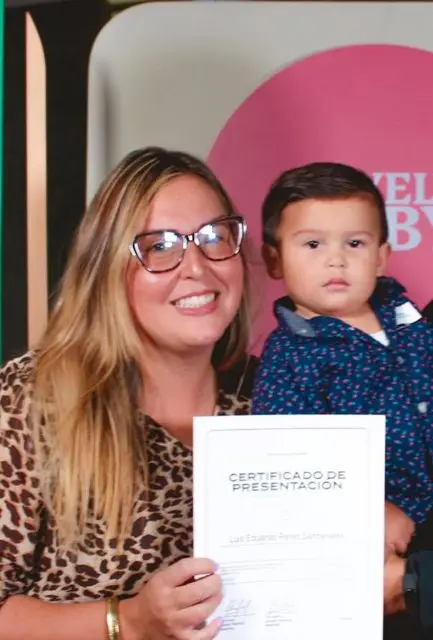 Ericka Santaniello, hijo y padres