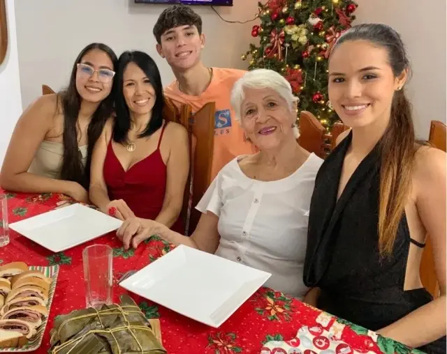 Yesenia y Elena Rojas
